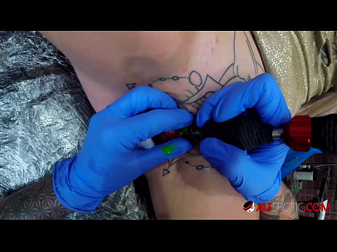 ❤️ Extreem getatoeëerde hottie Sully Savage kreeg een tatoeage op haar clitoris ️ Anal porno at nl.hentai-menu.ru ❌